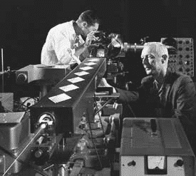 Conceito da tecnologia a laser — tecnologia do ano de nascimento 1958