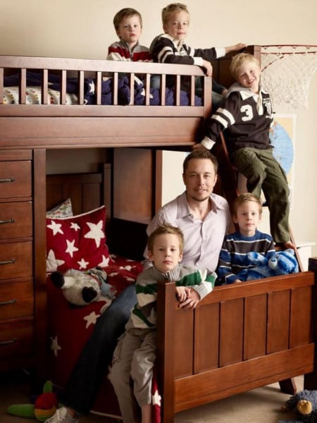 Musk e seus filhos, os gêmeos e os trigêmeos