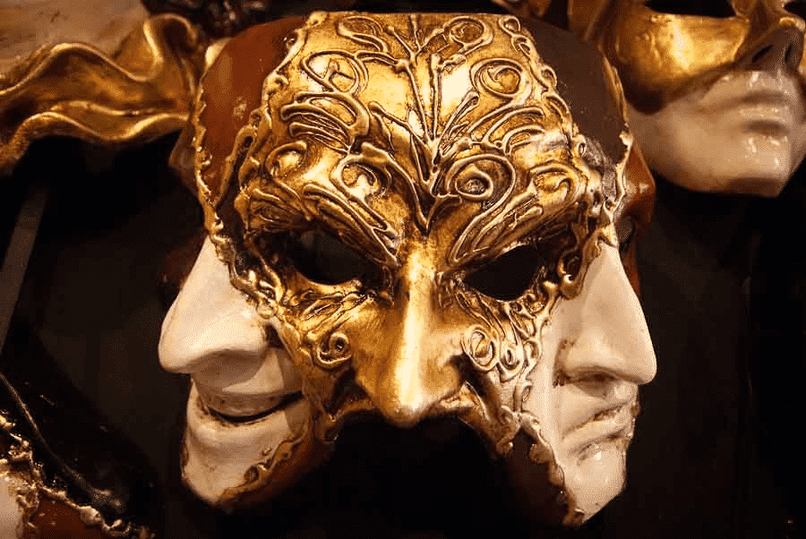 máscara: a representação do arquétipo da Persona