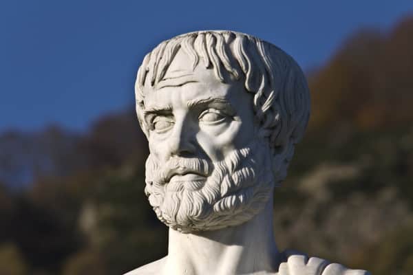 Estátua de Aristóteles, o pai da Retórica e da Oratória