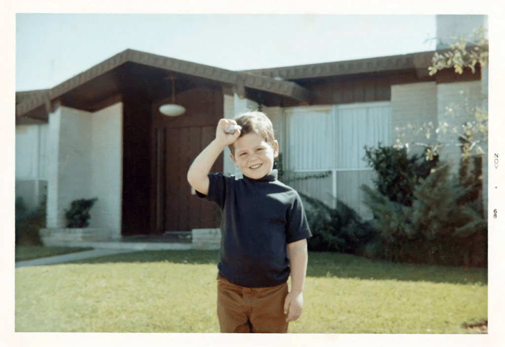 Michael Dell com 3 anos, em sua casa no Texas, Houston (1968). 